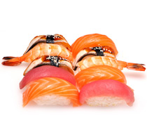 Суши с лососем 3 шт, суши с угрем 3 шт, суши с тунцом 2 шт. суши с креветкой 2 шт.